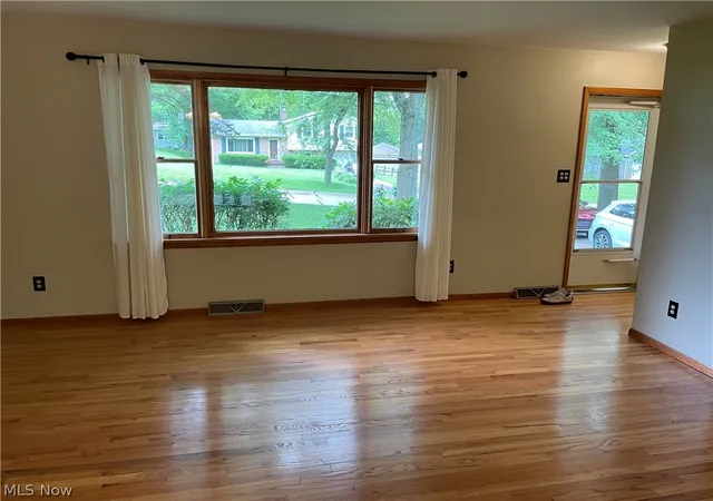 Photo 3 of Single family home for sale at 352 Owosso Ave, Fairlawn, OH 44333 | MLS# 5226607 | Listing updated on 2026-10-28