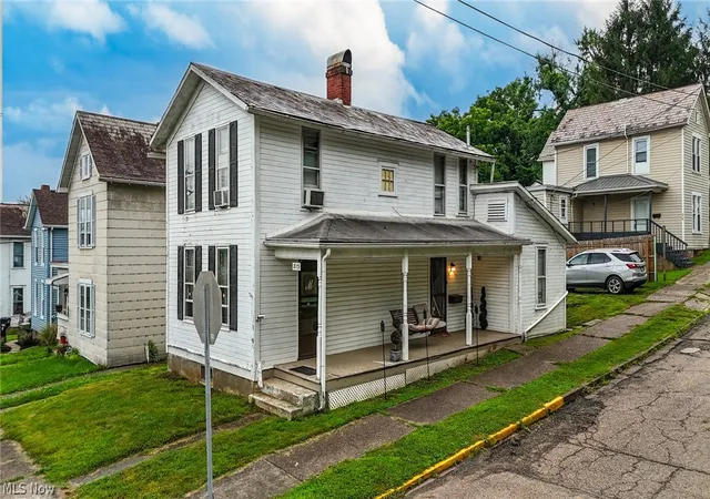 2nd image of 813 Warren St, Marietta, OH 45750 | MLS# 5225725