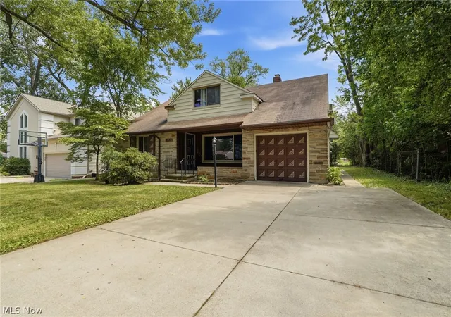 Homes for sale in Beachwood, OH | 2537 Edgewood Rd, Beachwood, OH 44122 | MLS# 5226980