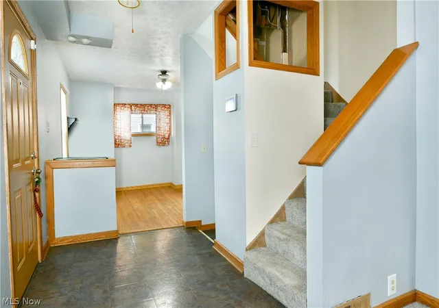 Photo 3 of Single family home for sale at 405 Oak Knoll Ave SE, Warren, OH 44483 | MLS# 5227063 | Listing updated on 2026-09-24