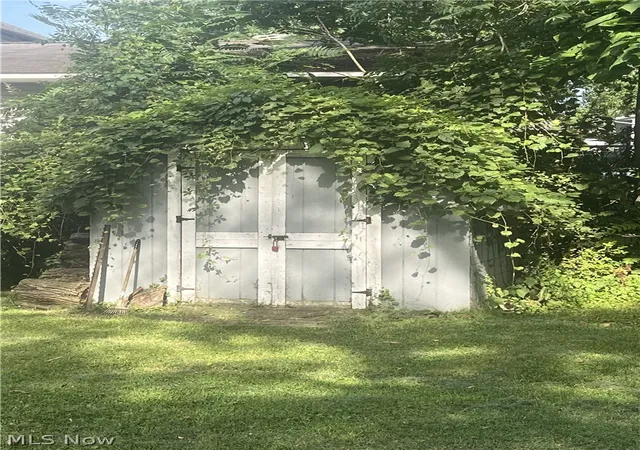 Photo 3 of Single family home for sale at 1816 Tremont Ave SE, Massillon, OH 44646 | MLS# 5227069 | Listing updated on 2026-08-24