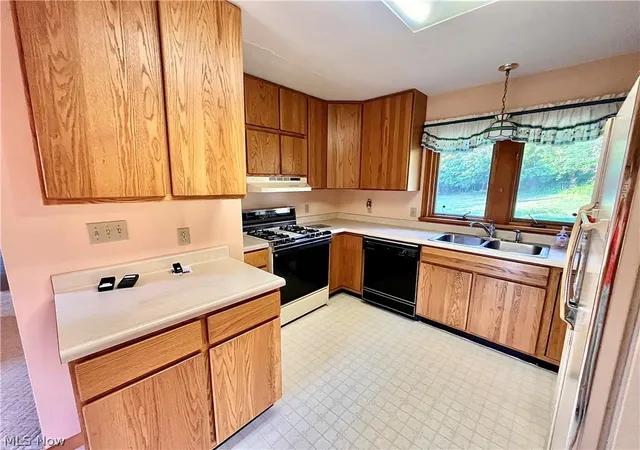 2nd image of 8238 Center Rd, Ashtabula, OH 44004 | MLS# 5227023