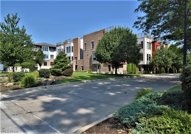Listing Photo 2 - Condo for sale in building located at 1397 Slate Ct, Cleveland, OH 44118 - Unit #