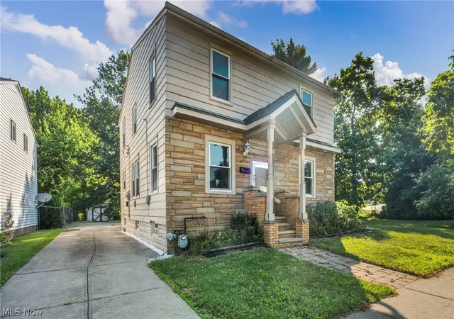 Photo 3 of Single family home for sale at 1925 Robindale St, Wickliffe, OH 44092 | MLS# 5226898 | Listing updated on 2026-08-01