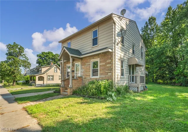Photo 3 of Single family home for sale at 1925 Robindale St, Wickliffe, OH 44092 | MLS# 5226898 | Listing updated on 2026-08-01