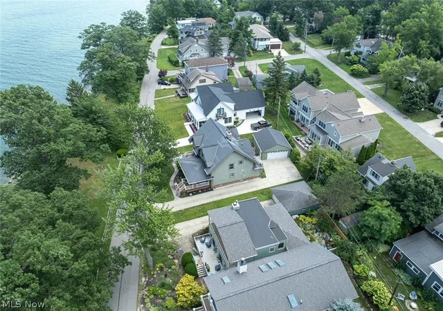 2nd image of 25021 Lakeview Dr, Bay Village, OH 44140 | MLS# 5227032