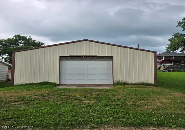 2nd image of 327 N 2nd St, Coshocton, OH 43812 | MLS# 5211922
