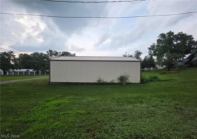 Photo 3 of Single family home for sale at 327 N 2nd Street, Coshocton, OH 43812 | MLS# 5211922 | Listing updated on 2026-08-18