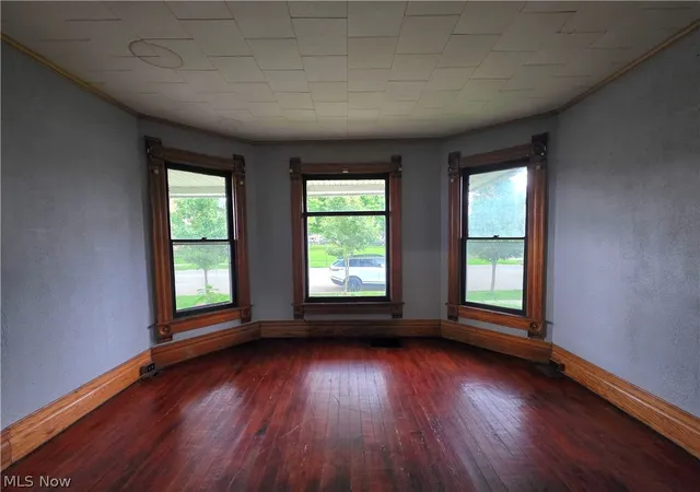 Photo 3 of Single family home for sale at 327 N 2nd Street, Coshocton, OH 43812 | MLS# 5211922 | Listing updated on 2026-08-18