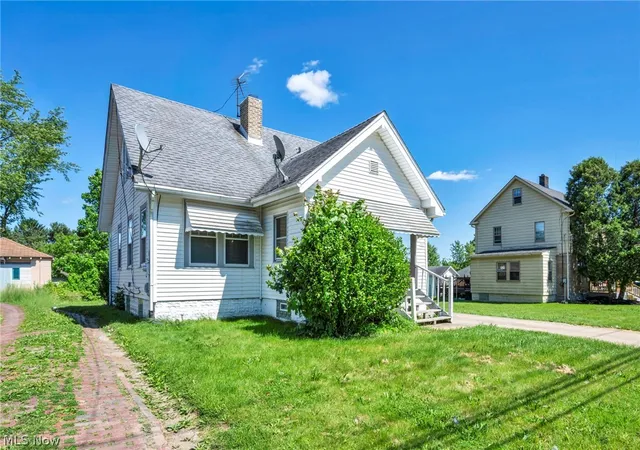 2nd image of 167 N Hazelwood Ave, Youngstown, OH 44509 | MLS# 5227170