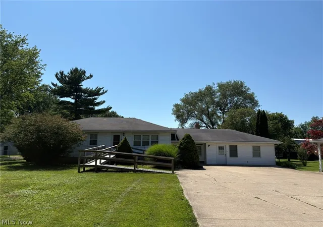 Homes for sale in Vermilion, OH | 2140 Claus Rd, Vermilion, OH 44089 | MLS# 5227117
