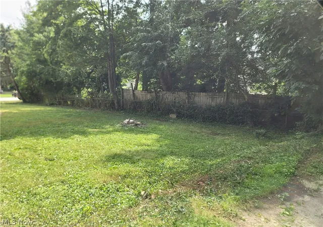 Photo 3 of Single family home for sale at 129 W Oak St, Kent, OH 44240 | MLS# 5226419 | Listing updated on 2026-07-30