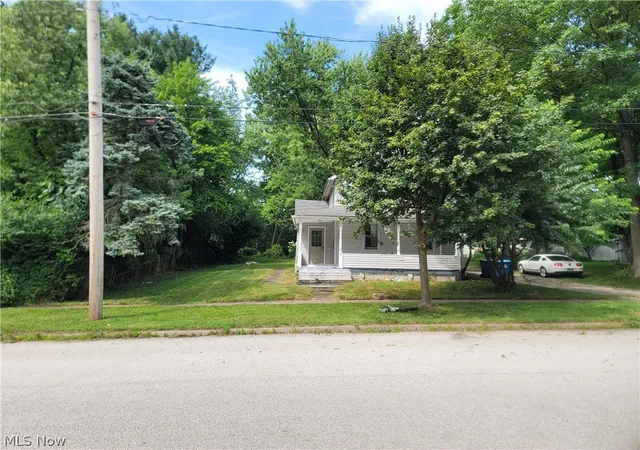Photo 4 of Single family home for sale at 129 W Oak St, Kent, OH 44240 | MLS# 5226419 | Listing updated on 2026-07-30