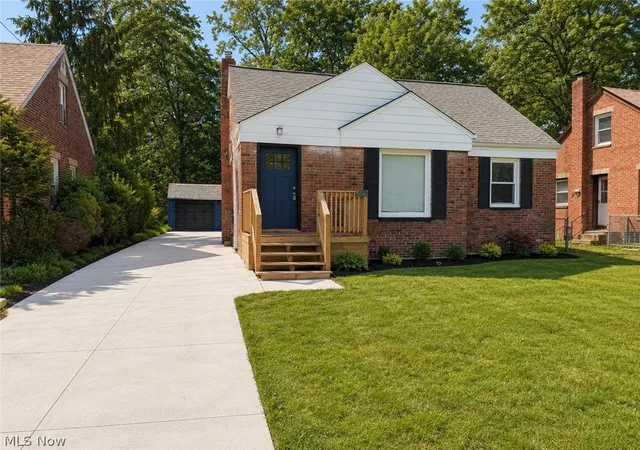 1st image of 325 E 257 St, Euclid, OH 44132 | MLS# 5227255