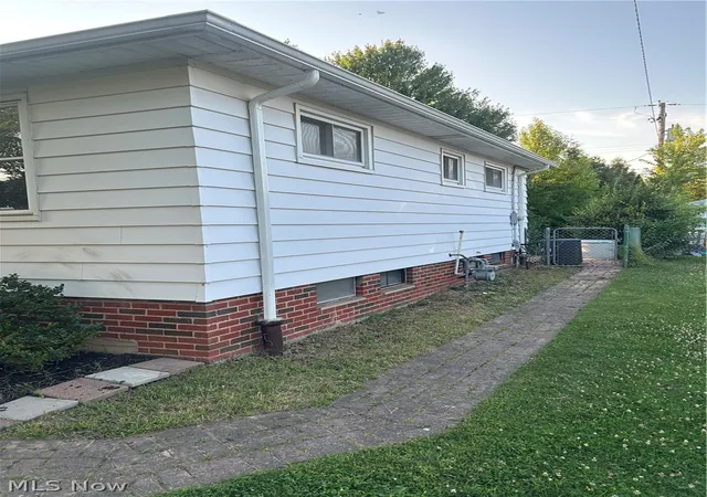 Photo 4 of Single family home for sale at 10982 Naomi Dr, Cleveland, OH 44130 | MLS# 5227261 | Listing updated on 2026-07-17