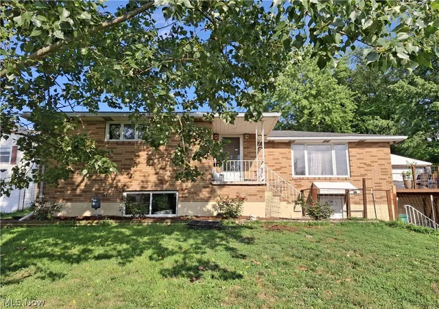 Homes for sale in New Cumberland, WV | 1778 Rolling Acres Rd Rd, New Cumberland, WV 26047 | MLS# 5226904