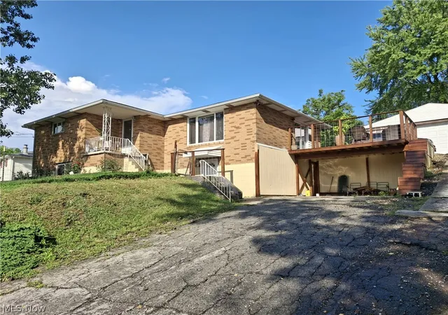 Homes for sale in New Cumberland, WV | 1778 Rolling Acres Rd Rd, New Cumberland, WV 26047 | MLS# 5226904