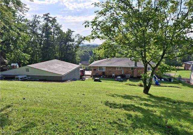 Homes for sale in New Cumberland, WV | 1778 Rolling Acres Rd Rd, New Cumberland, WV 26047 | MLS# 5226904
