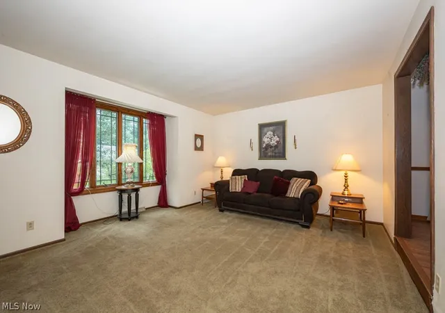 3rd image of 8402 Weathered Wood Trl, Youngstown, OH 44514 | MLS# 5226793