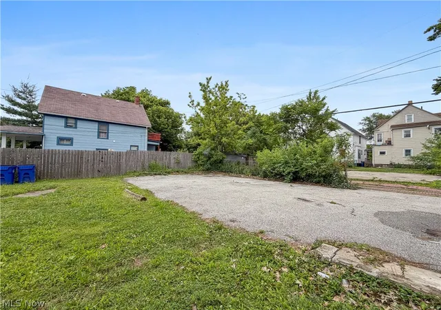Listing Photo 2 - Condo for sale in building located at 3257 Woodbridge Ave, Cleveland, OH 44109 - Unit #