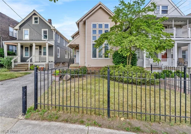 4th image of 2184 Cornell Rd, Cleveland, OH 44106 | MLS# 5226965
