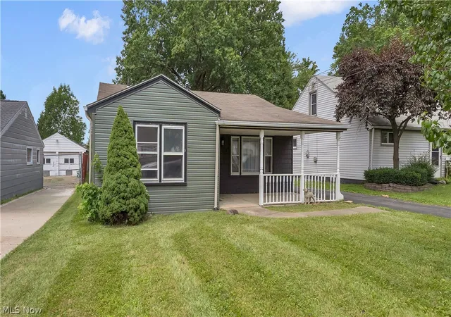 Photo 2 of Single family home for sale at 1542 Lynn Ave, Youngstown, OH 44514 | MLS# 5214384 | Listing updated on 2026-08-21