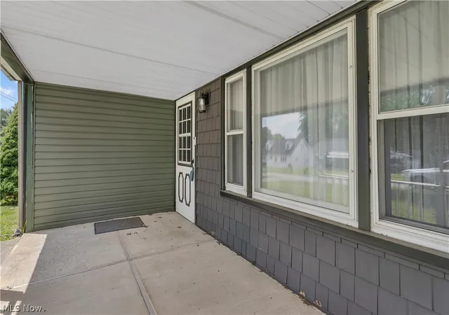 Photo 3 of Single family home for sale at 1542 Lynn Ave, Youngstown, OH 44514 | MLS# 5214384 | Listing updated on 2026-08-21