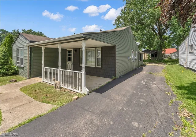 Photo 4 of Single family home for sale at 1542 Lynn Ave, Youngstown, OH 44514 | MLS# 5214384 | Listing updated on 2026-08-21