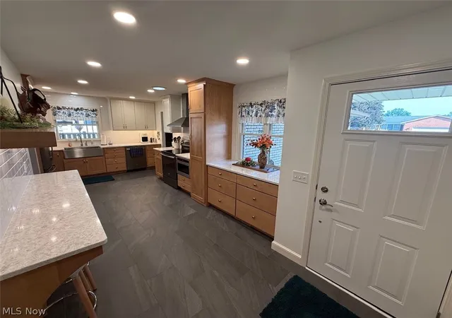 4th image of 112 Karns Dr, Dover, OH 44622 | MLS# 5227299