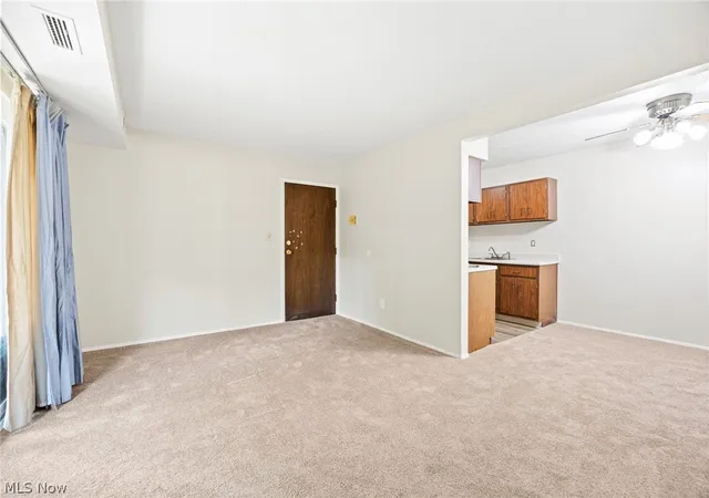 Listing Photo 5 - Condo for sale in building located at 16400 Heather Ln, Middleburg Heights, OH 44130 - Unit #F101