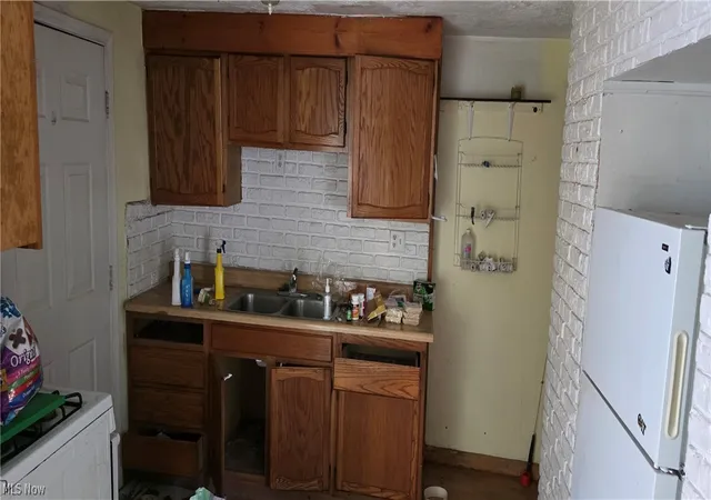 Photo 3 of Sale Pending at 1456 E 250th Street, Euclid, OH 44117 | MLS# 5227433 | Listing updated on 2026-07-27