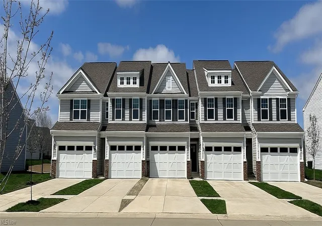 1st image of 945 2 Memory Ln, Aurora, OH 44202 | MLS# 5227440