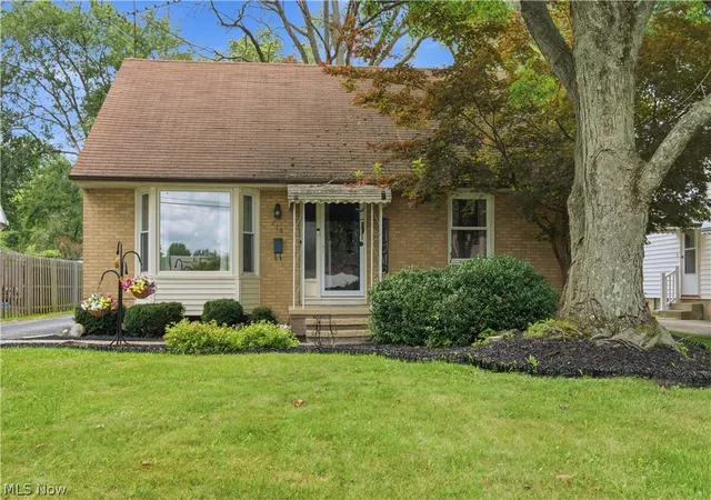 Photo 1 of Sale Pending at 716 Eastland Ave Se, Warren, OH 44484 | MLS# 5227349 | Listing updated on 2026-08-17