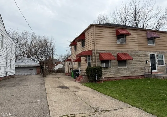 2nd image of 1464 E 250th St #E, Euclid, OH 44117 | MLS# 5227463