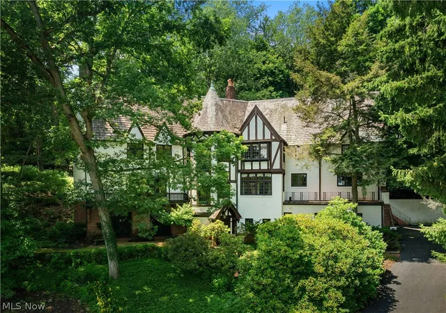 Photo 1 of Mansion for sale at 2421 Brentwood Rd Nw, Canton, OH 44708 | MLS# 5223466 | Listing updated on 2026-08-05