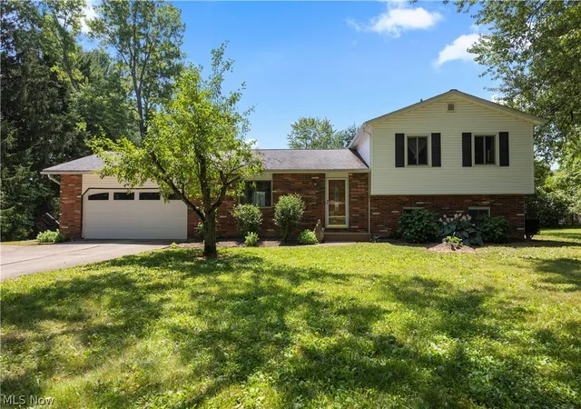 Homes for sale in Hinckley, OH | 1486 David Dr, Hinckley, OH 44233 | MLS# 5227292