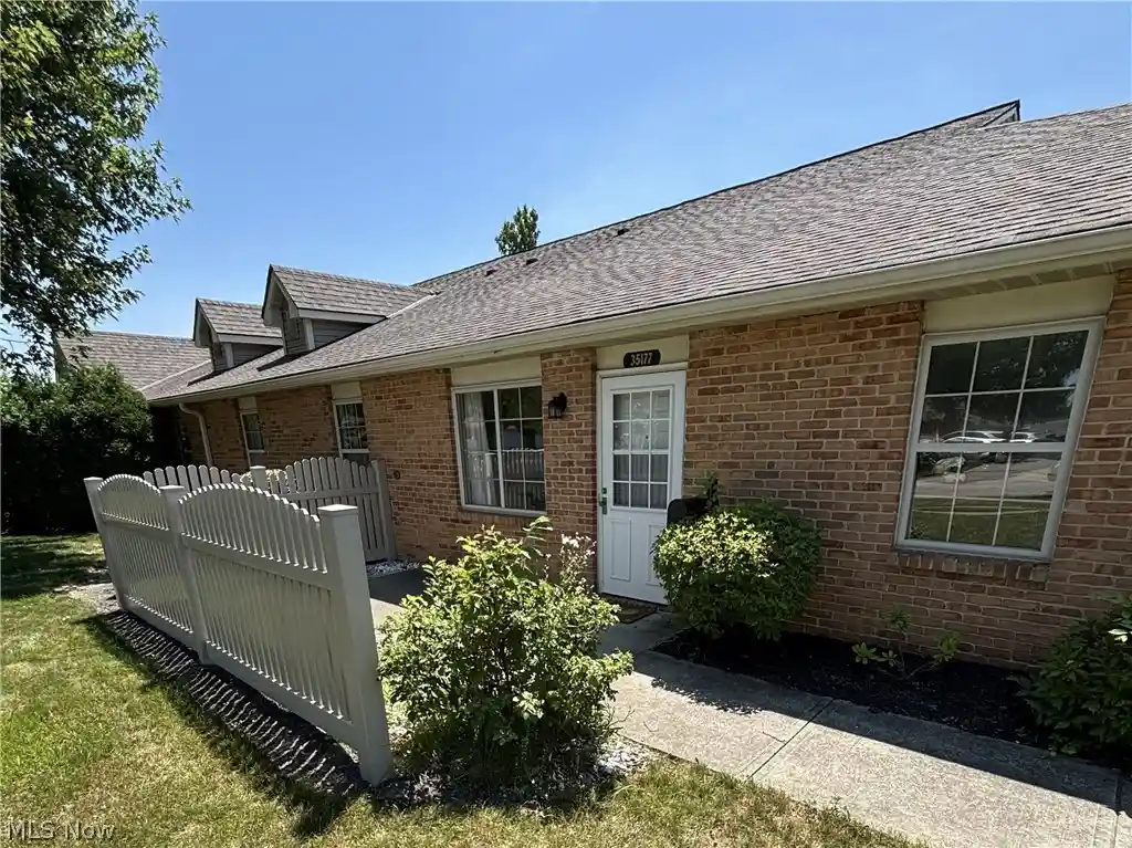 Listing Photo 2 - Condo for sale in 35177 Greenwich Ave located at 35177 Greenwich Ave, North Ridgeville, OH 44039 - Unit 35177 Greenwich Ave