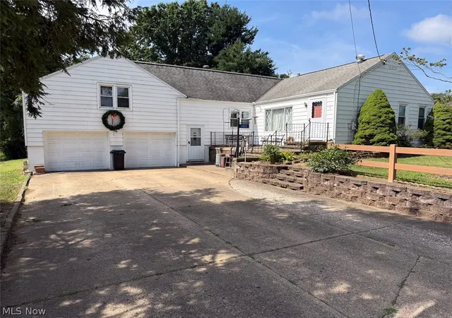 Photo 1 of Sale Pending at 3815 Hazelbrook St Sw, Massillon, OH 44646 | MLS# 5227514 | Listing updated on 2026-08-07