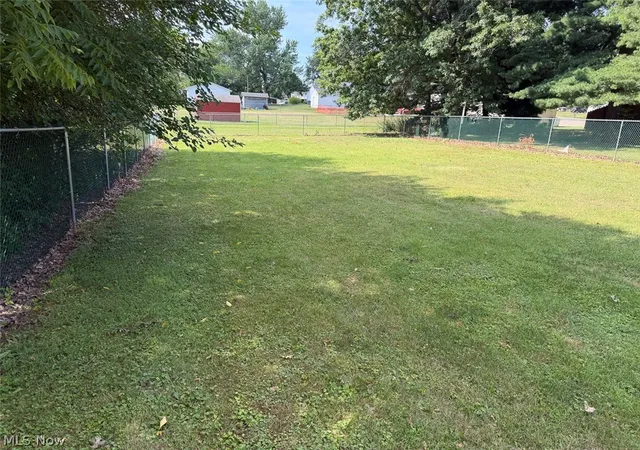 Photo 3 of Sale Pending at 3815 Hazelbrook St Sw, Massillon, OH 44646 | MLS# 5227514 | Listing updated on 2026-08-07