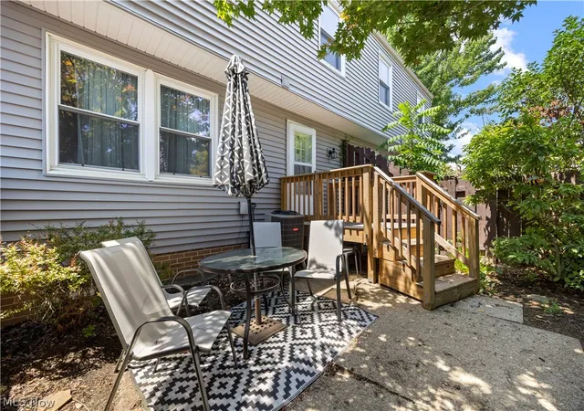 Listing Photo 2 - Condo for sale in building located at 974 Wadsworth Rd, Medina, OH 44256 - Unit #