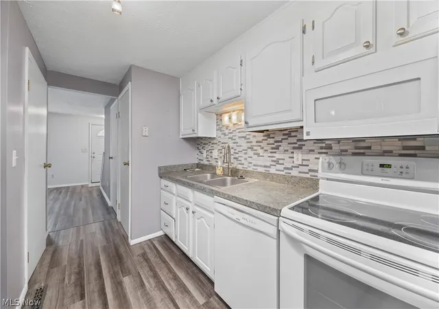 3rd image of 974 Wadsworth Rd, Medina, OH 44256 | MLS# 5227325