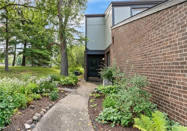 4th image of 174 St Clair Dr, Akron, OH 44307 | MLS# 5227466