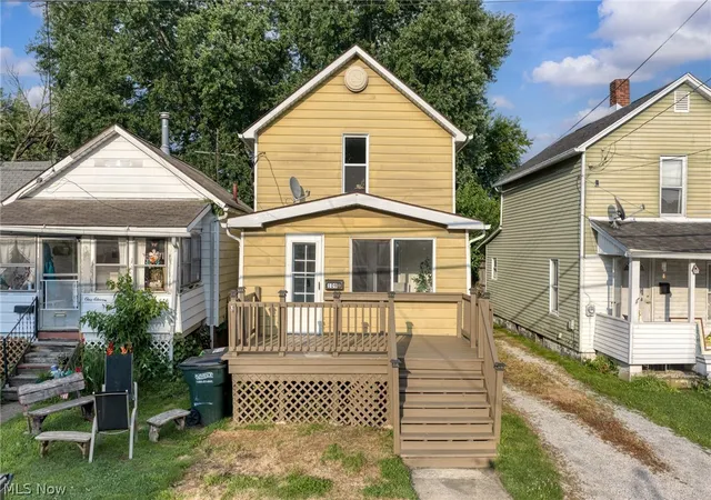 1st image of 109 15th St Nw, Barberton, OH 44203 | MLS# 5227347