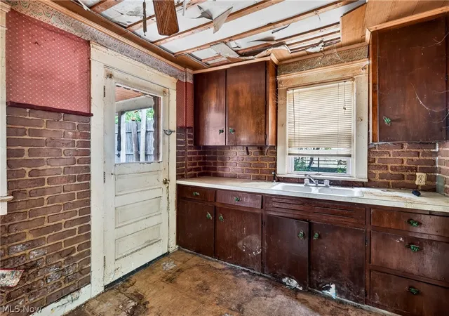 Photo 2 of Single family home for sale at 583 Hillsdale Dr NW, Warren, OH 44485 | MLS# 5227553 | Listing updated on 2026-07-15