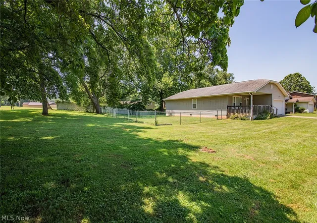 Homes for sale in Williamstown, WV | 318 Greenwood Dr, Williamstown, WV 26187 | MLS# 5227558