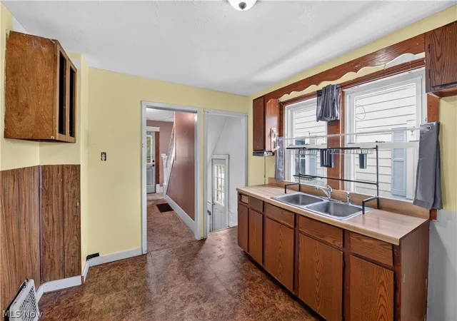 2nd image of 980 Shannon Ave, Barberton, OH 44203 | MLS# 5225509