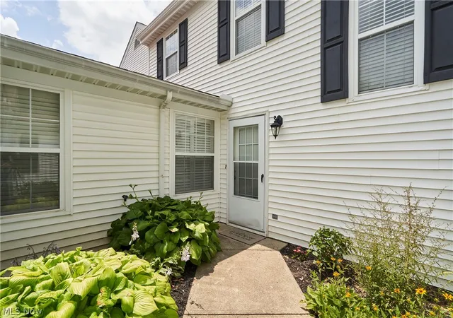 Homes for sale in Brecksville, OH | 7149 W Cross Creek Trl, Brecksville, OH 44141 | MLS# 5226973