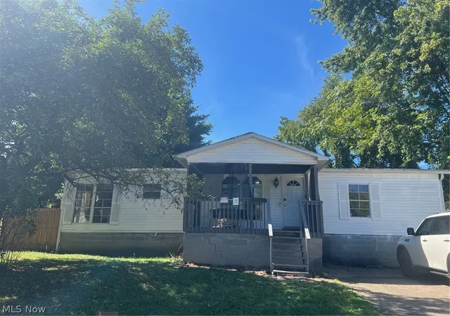 1st image of 925 Lynn St, Parkersburg, WV 26101 | MLS# 5227593