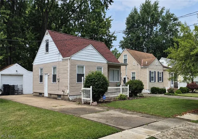 2nd image of 513 Henry St, Elyria, OH 44035 | MLS# 5227326