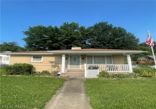 Homes for sale in Wellsburg, WV | 1500 Commerce St, Wellsburg, WV 26070 | MLS# 5227405
